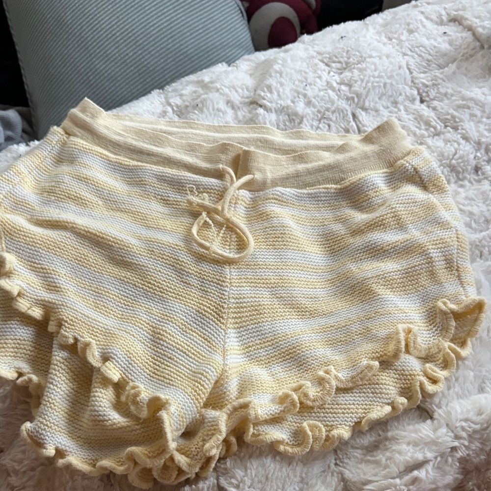 Women's Cream Ruffle Knit Shorts